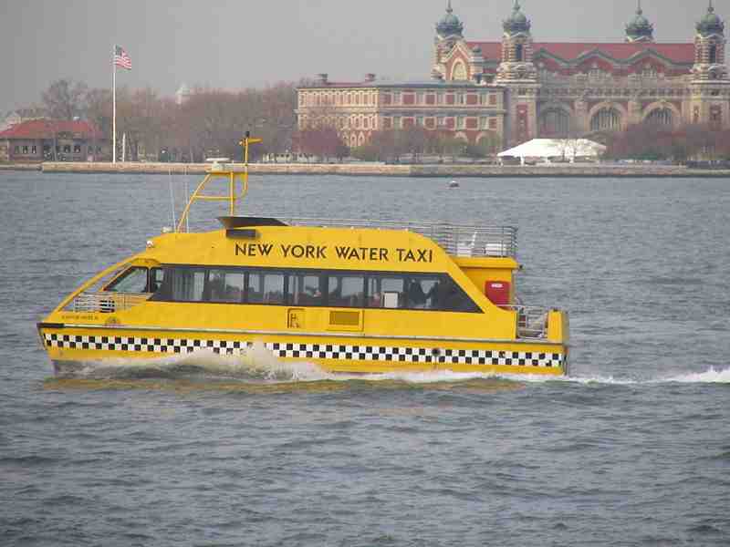 800px-Water_Taxi.JPG