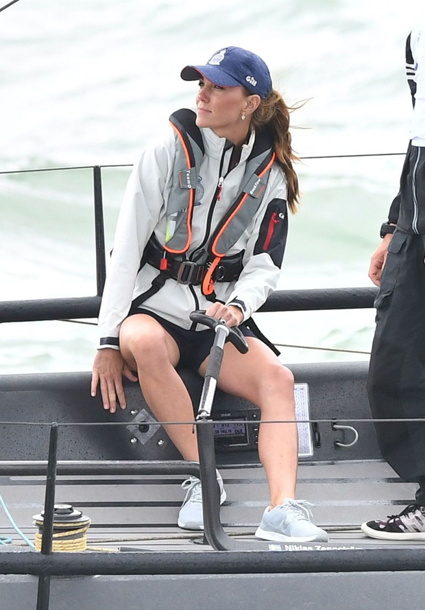 kate-middleton-shows-legs-for-the-first-time-in-8-years-embed.jpeg