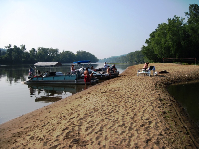 pontoon boat campers 01.JPG