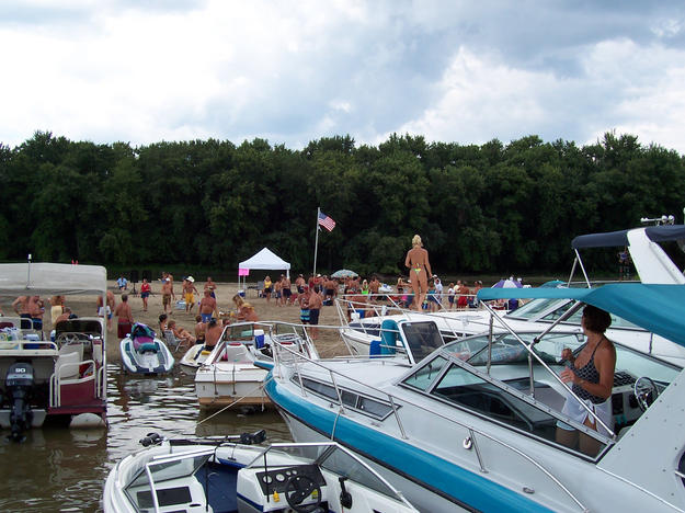 sunday sandbar football 002.jpg