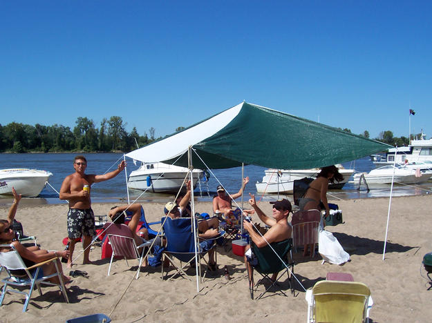 sunday sandbar football 006.jpg