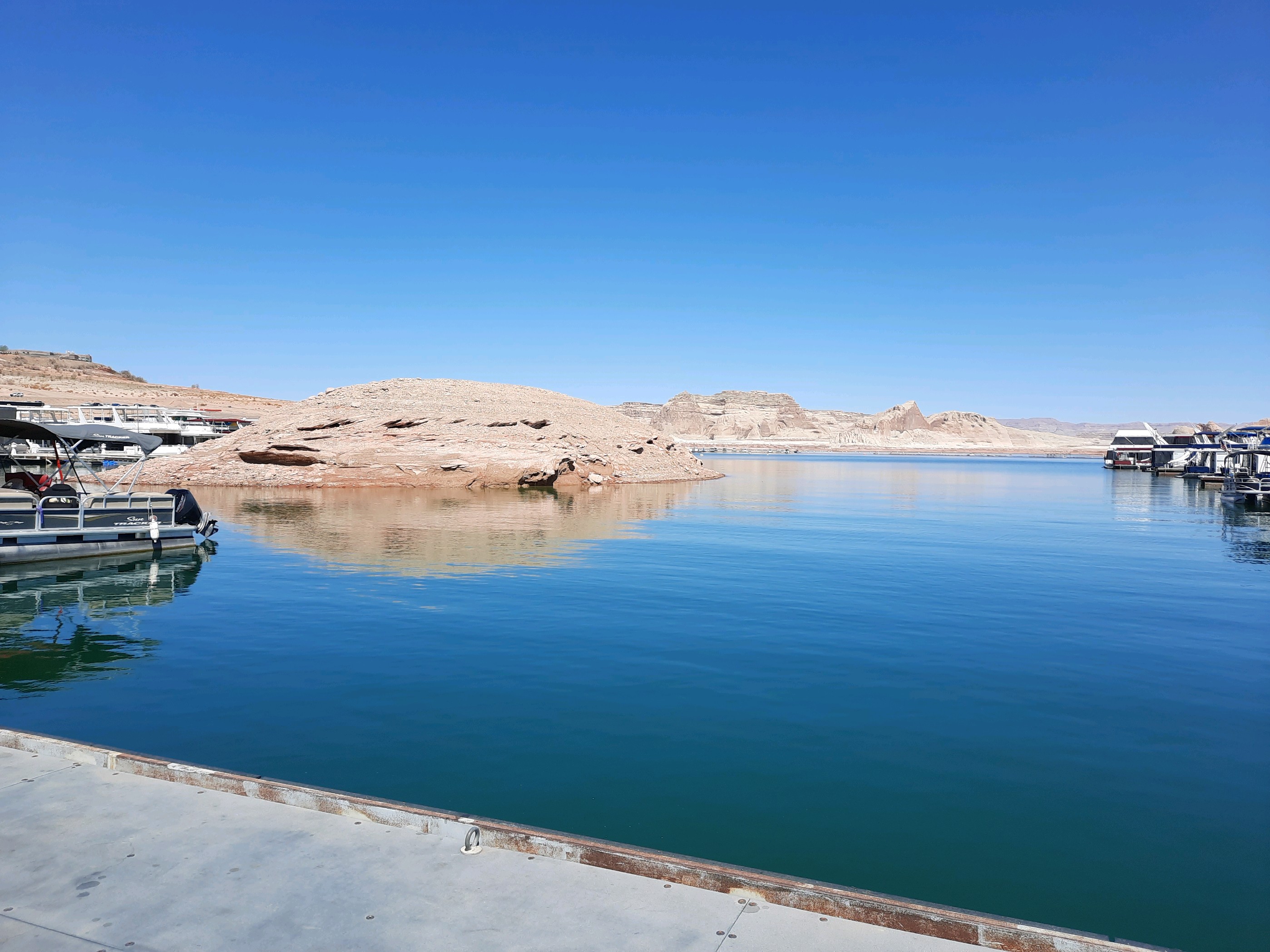 wahweap island.jpg